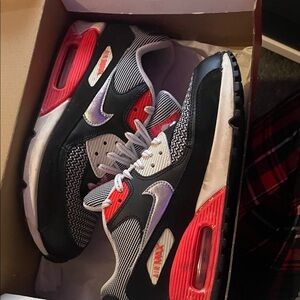 SOLD DO NOT BUY! Nike Air Max Black and Red Sneakers